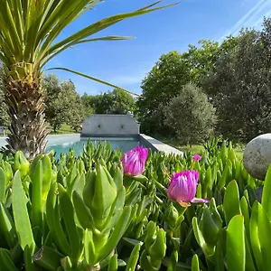  Hébergement de vacances Pigeonnier Des Banons